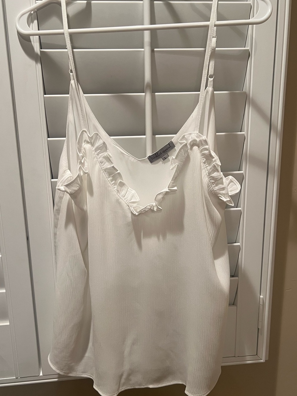 Women’s Wishlist Apparel Ruffled V-Neck White Spaghetti Strap Tank size large